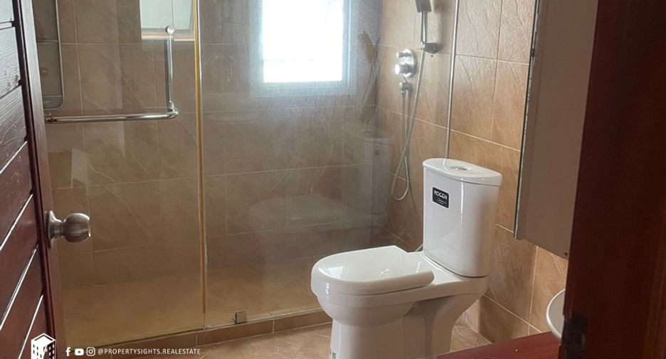 For rent 3 bedrooms condo in Watthana, Bangkok