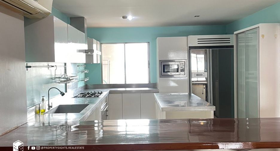 For rent 3 bedrooms condo in Watthana, Bangkok
