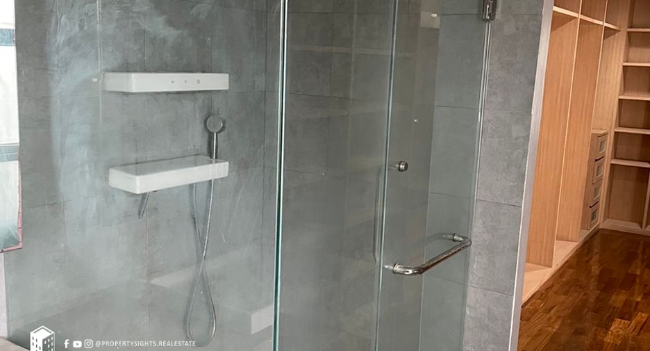 For rent 3 bedrooms condo in Watthana, Bangkok
