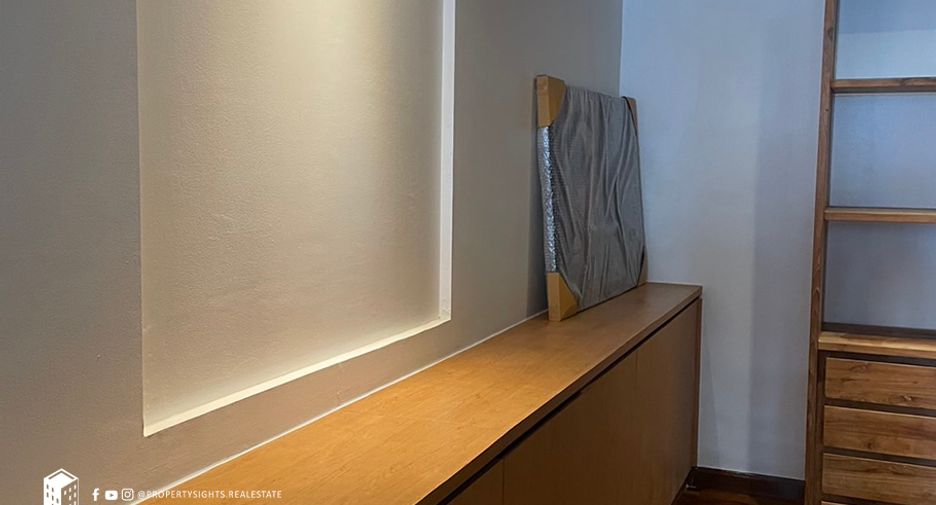 For rent 3 bedrooms condo in Watthana, Bangkok