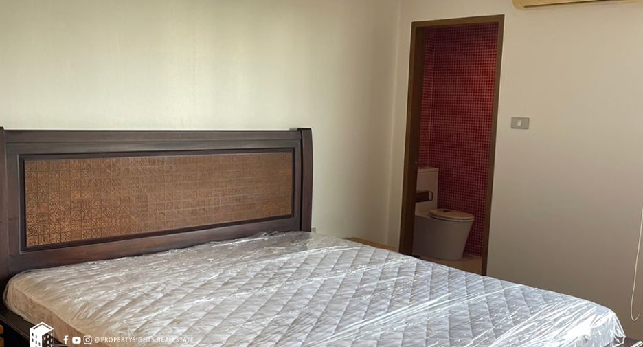 For rent 3 bedrooms condo in Watthana, Bangkok