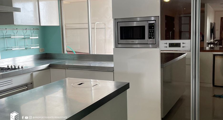 For rent 3 bedrooms condo in Watthana, Bangkok