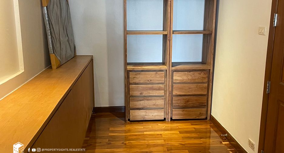 For rent 3 bedrooms condo in Watthana, Bangkok