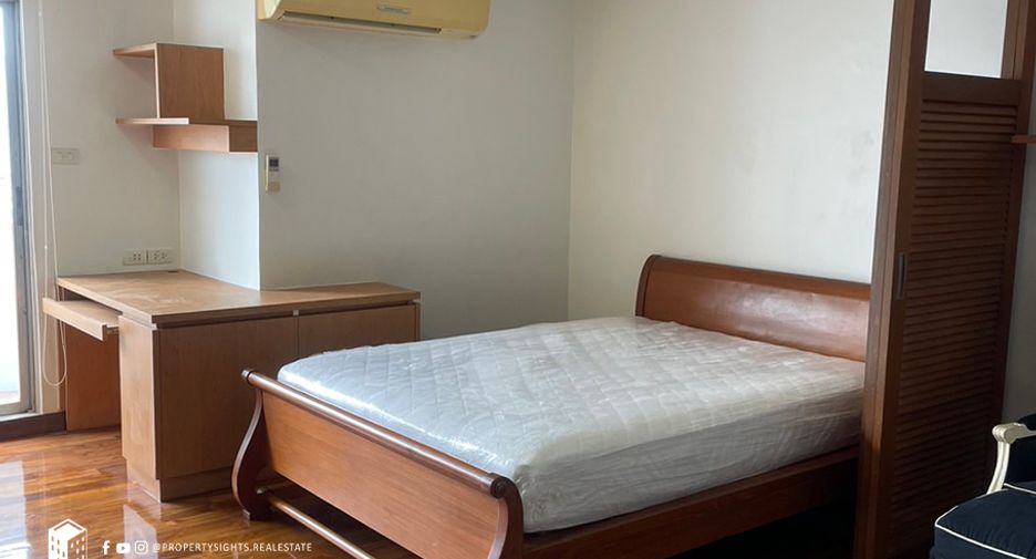 For rent 3 bedrooms condo in Watthana, Bangkok