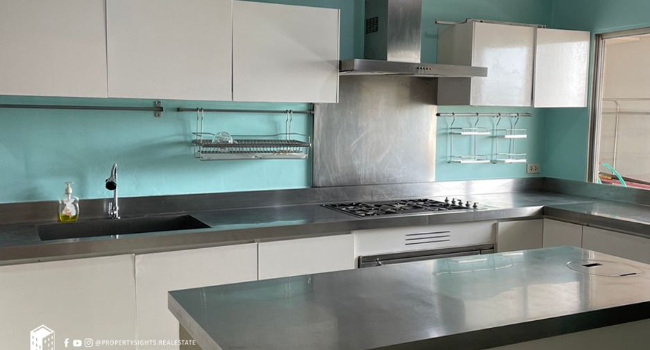 For rent 3 bedrooms condo in Watthana, Bangkok