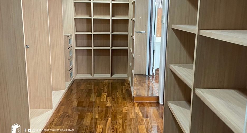 For rent 3 bedrooms condo in Watthana, Bangkok