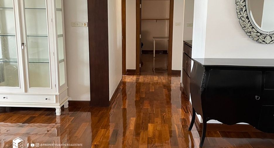 For rent 3 bedrooms condo in Watthana, Bangkok