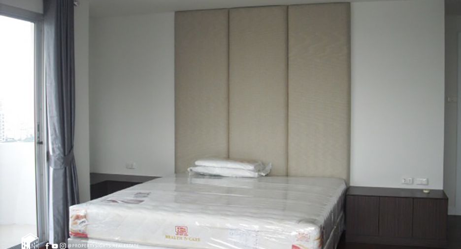 For rent 3 bedrooms condo in Watthana, Bangkok