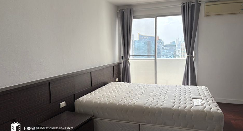 For rent 3 bedrooms condo in Watthana, Bangkok