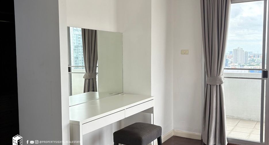 For rent 3 bedrooms condo in Watthana, Bangkok