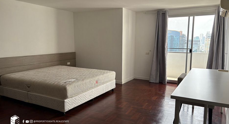 For rent 3 bedrooms condo in Watthana, Bangkok