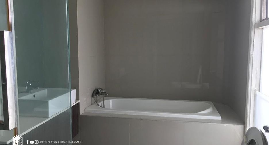 For rent 3 bedrooms condo in Watthana, Bangkok