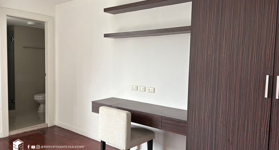 For rent 3 bedrooms condo in Watthana, Bangkok