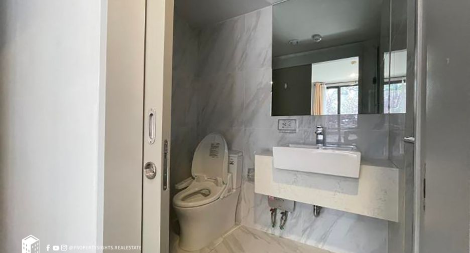 For sale 1 bed condo in Khlong Toei, Bangkok