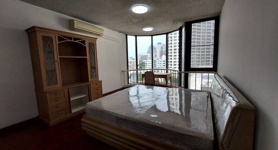 For rent 3 bedrooms condo in Pathum Wan, Bangkok