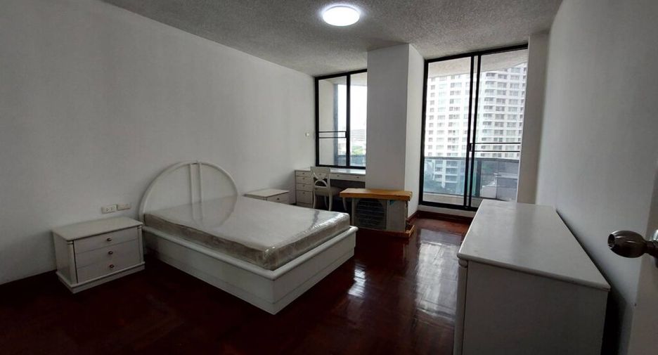 For rent 3 bedrooms condo in Pathum Wan, Bangkok
