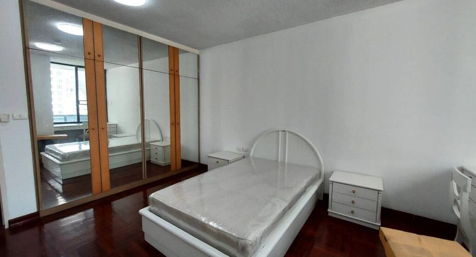 For rent 3 bedrooms condo in Pathum Wan, Bangkok