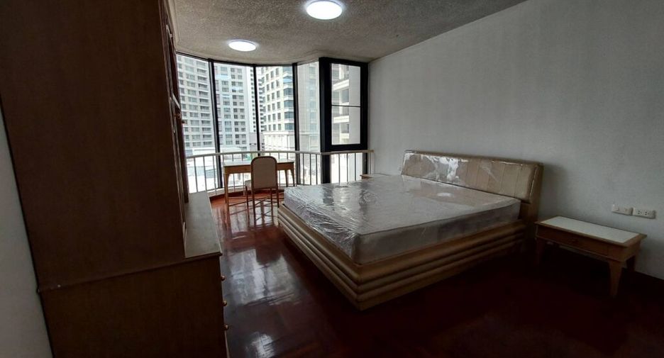 For rent 3 bedrooms condo in Pathum Wan, Bangkok