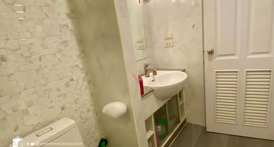 For sale 3 bedrooms condo in Yan Nawa, Bangkok
