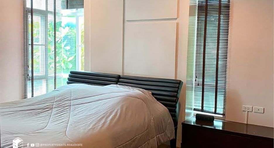 For sale 3 bedrooms condo in Yan Nawa, Bangkok