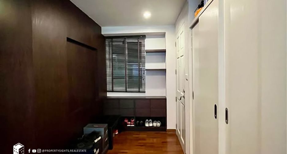 For sale 3 bedrooms condo in Yan Nawa, Bangkok
