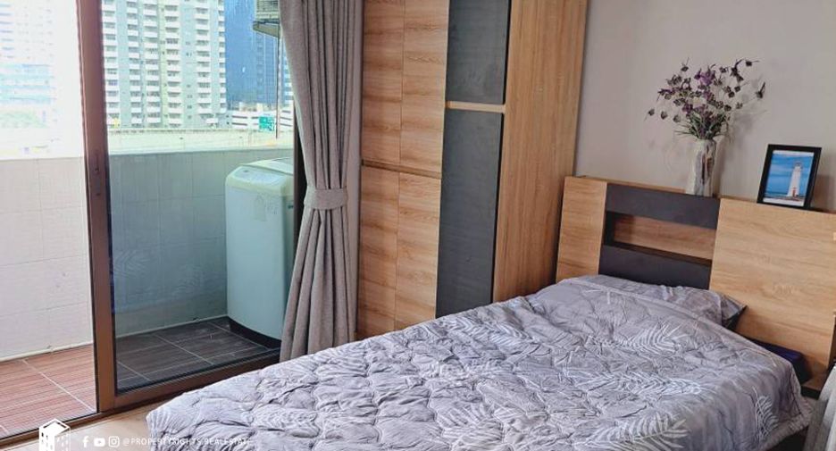 For rent 2 bedrooms condo in Watthana, Bangkok