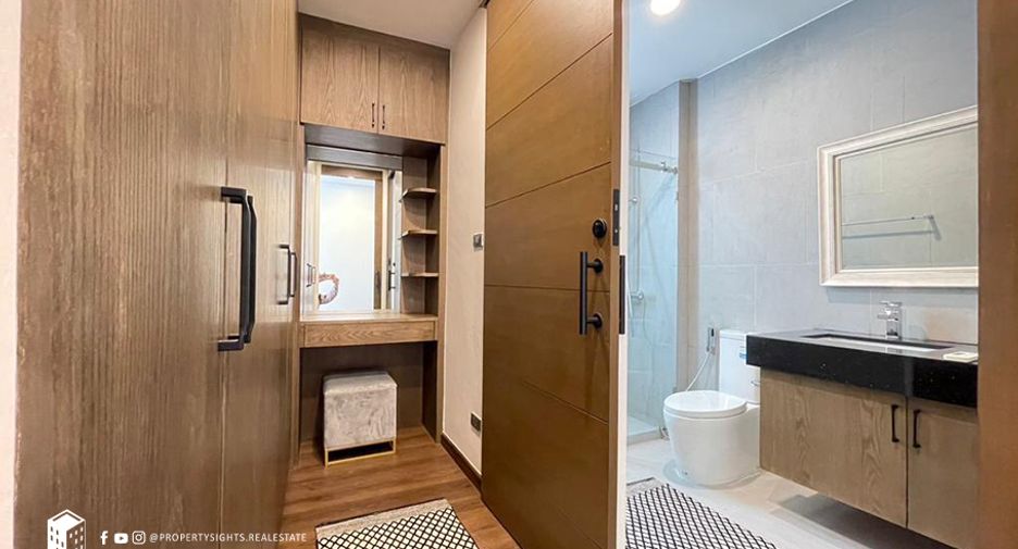 For rent 3 bedrooms townhouse in Bang Rak, Bangkok