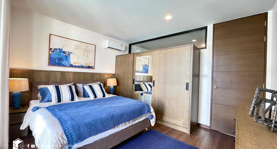 For rent 3 bedrooms townhouse in Bang Rak, Bangkok