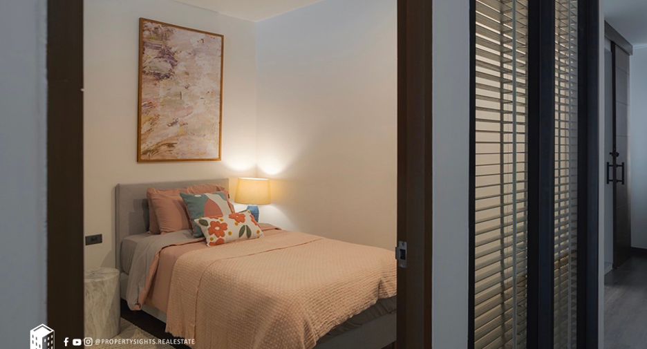 For rent 3 bedrooms townhouse in Bang Rak, Bangkok