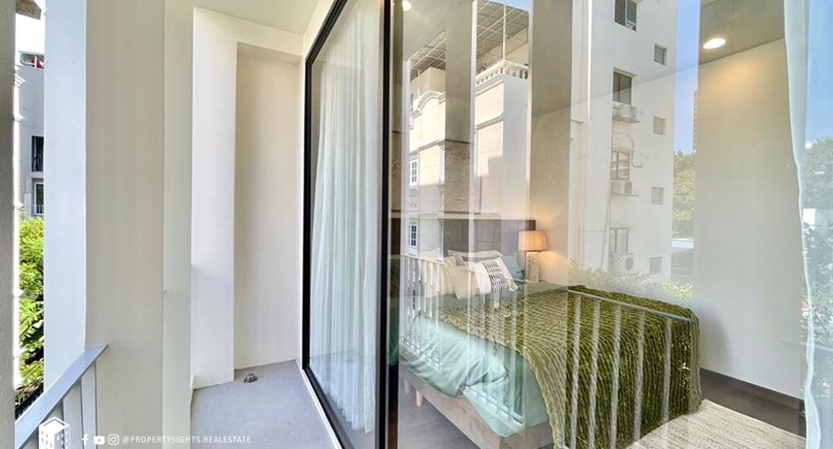 For rent 3 bedrooms townhouse in Bang Rak, Bangkok
