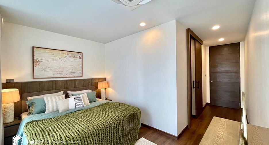 For rent 3 bedrooms townhouse in Bang Rak, Bangkok