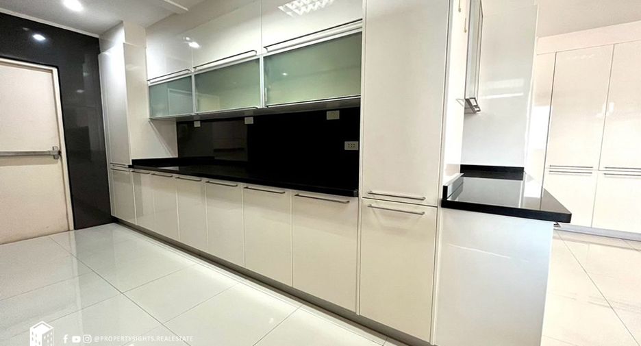 For rent 3 bedrooms condo in Watthana, Bangkok