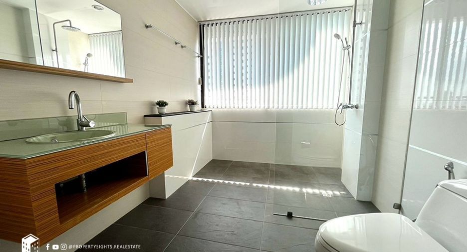 For rent 3 bedrooms condo in Watthana, Bangkok