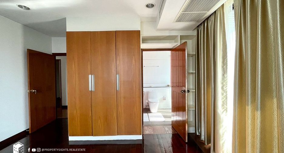 For rent 3 bedrooms condo in Watthana, Bangkok