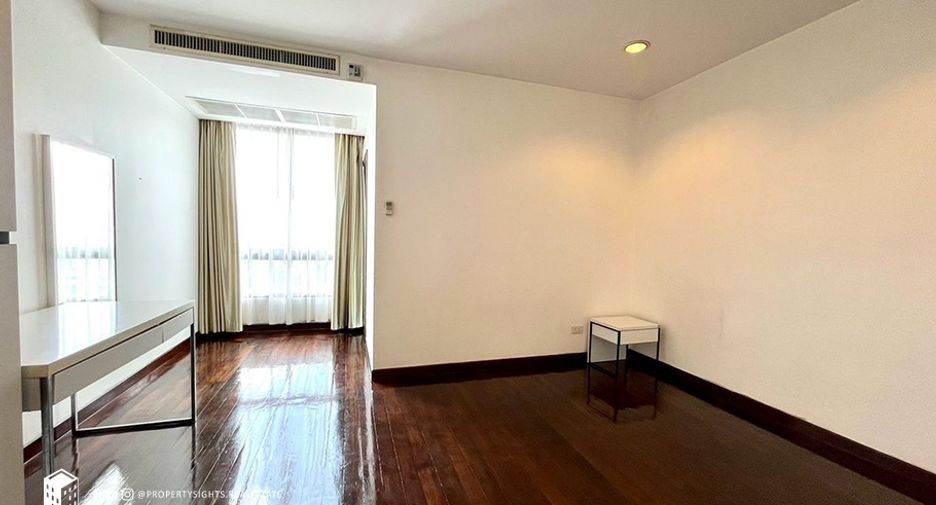 For rent 3 bedrooms condo in Watthana, Bangkok