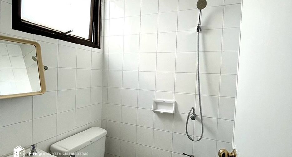 For rent 3 bedrooms condo in Watthana, Bangkok