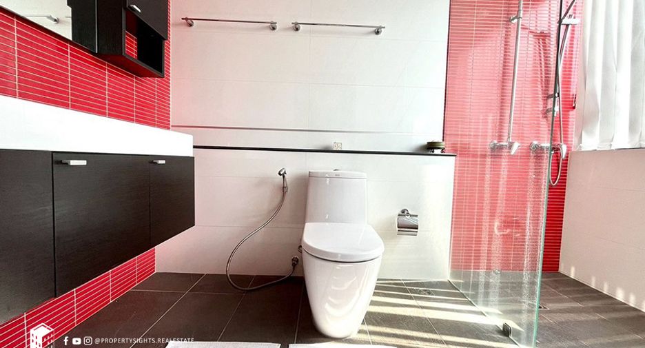 For rent 3 bedrooms condo in Watthana, Bangkok