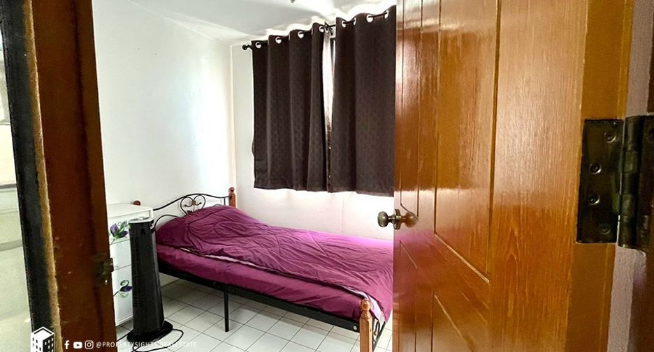 For rent 3 bedrooms condo in Watthana, Bangkok