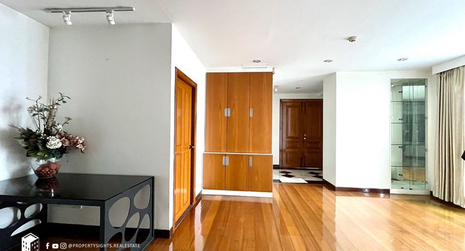 For rent 3 bedrooms condo in Watthana, Bangkok