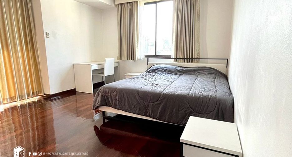 For rent 3 bedrooms condo in Watthana, Bangkok
