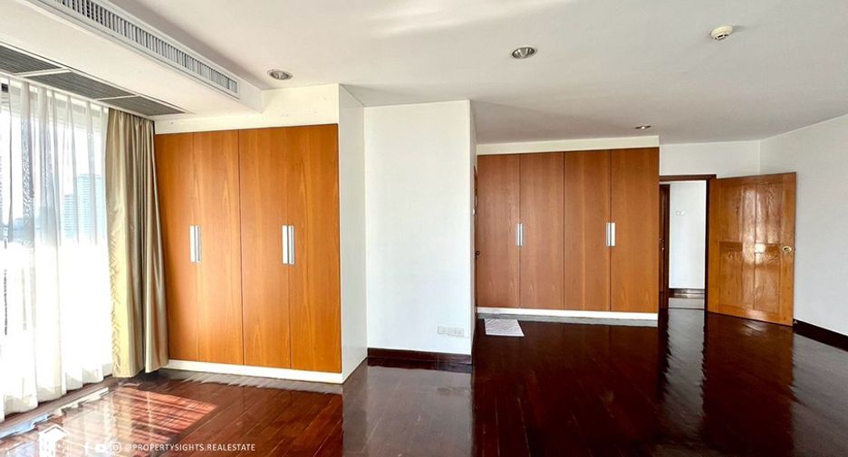 For rent 3 bedrooms condo in Watthana, Bangkok