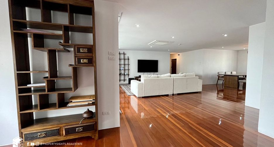 Condo en alquiler de 3 habitaciones en Watthana, Bangkok