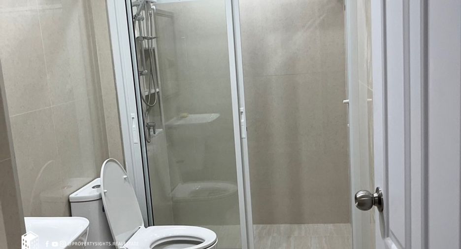 For rent 3 bedrooms townhouse in Khlong Toei, Bangkok