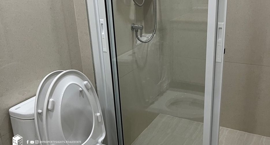 For rent 3 bedrooms townhouse in Khlong Toei, Bangkok