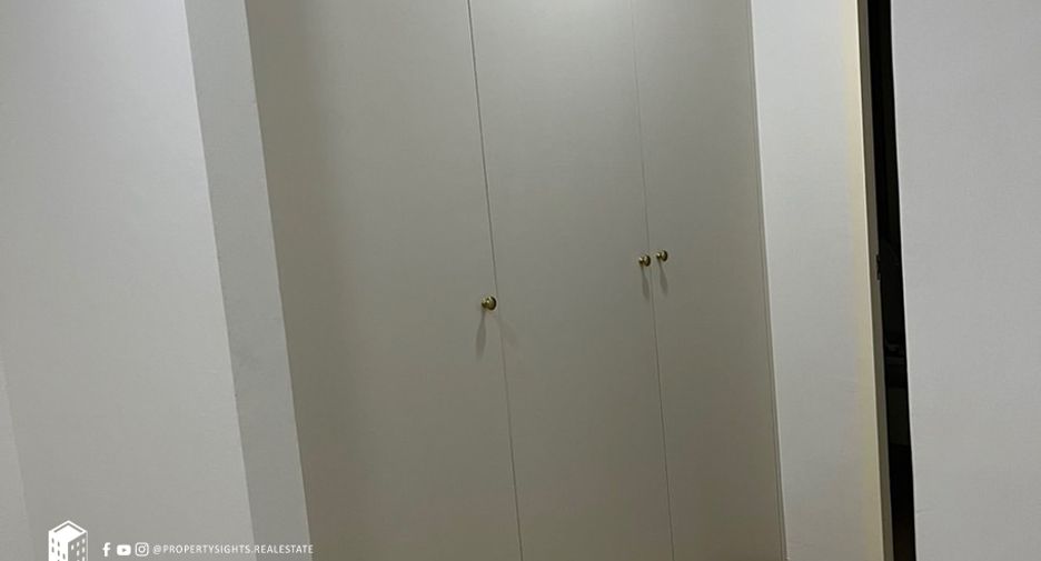 For rent 3 bedrooms townhouse in Khlong Toei, Bangkok