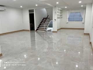 Reihenhaus zur Miete mit 3 Zimmer in Khlong Toei, Bangkok