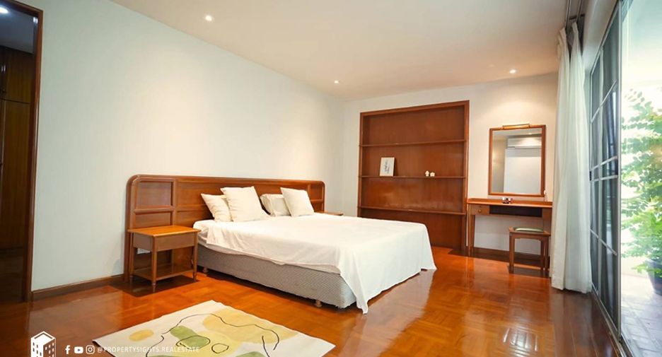 For rent 3 bedrooms condo in Khlong Toei, Bangkok