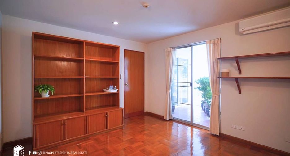 For rent 3 bedrooms condo in Khlong Toei, Bangkok