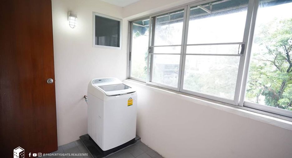 For rent 3 bedrooms condo in Khlong Toei, Bangkok