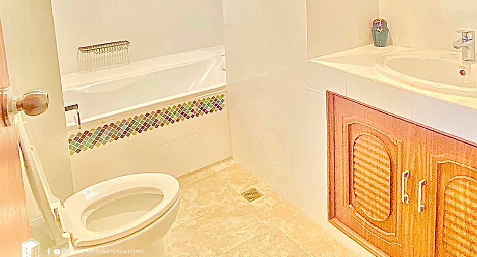 For rent 2 bedrooms condo in Watthana, Bangkok